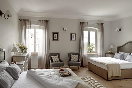 Deluxe Family Room
