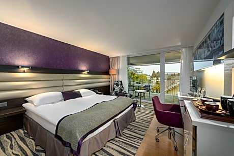 Premium Queen Room