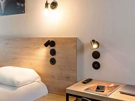 Standard Room with 1 double bed and 1 single bed