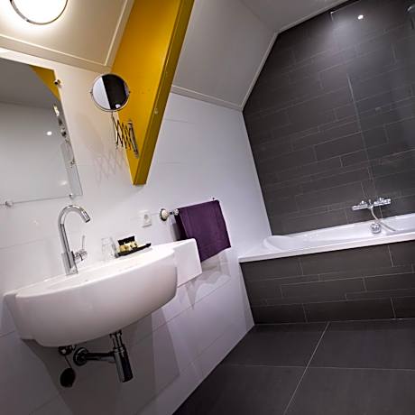 Twin Room with Bath
