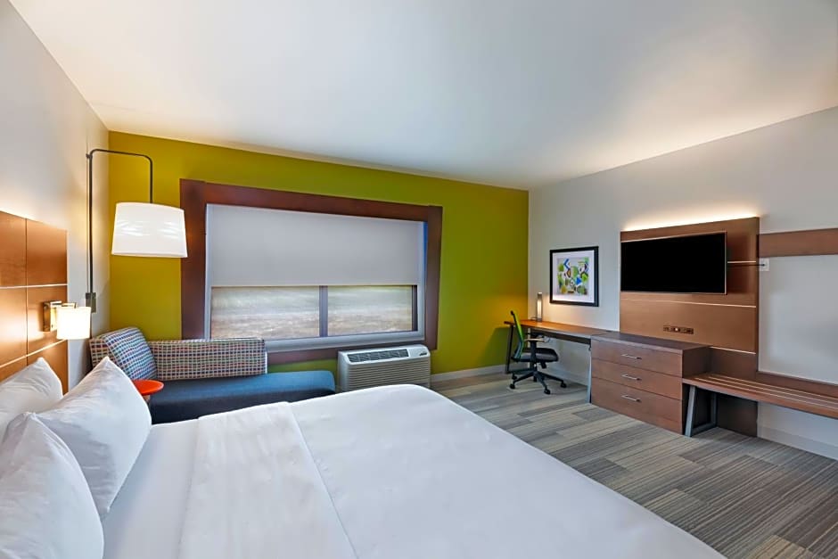 Holiday inn Express and Suites Chanute