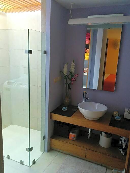 Gorgeous Open Concept Apartment