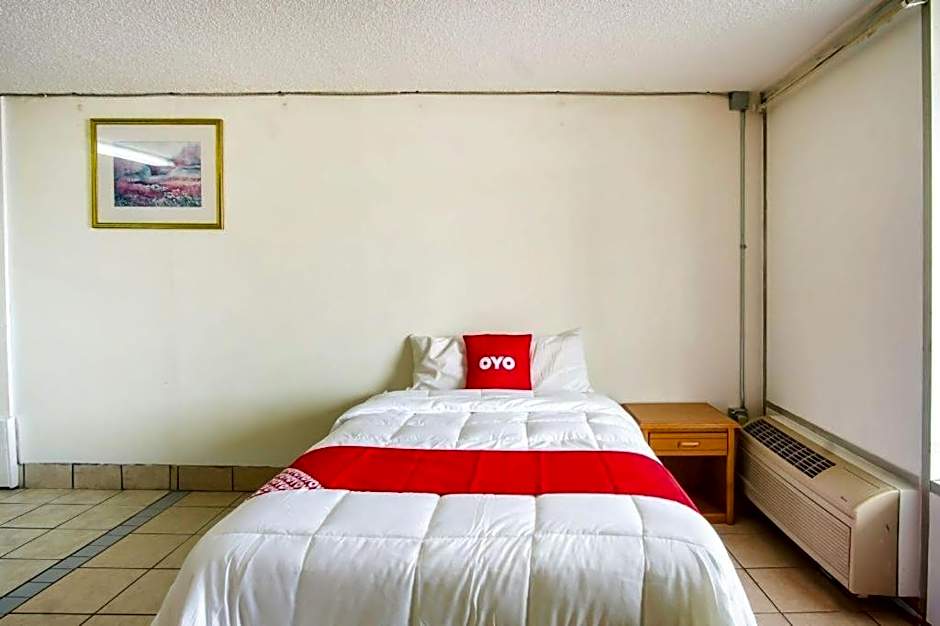 OYO Hotel Hutchinson West 4th Ave
