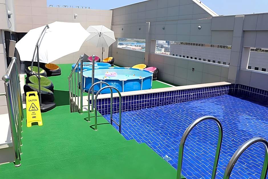 Westernbay Marina Hotel