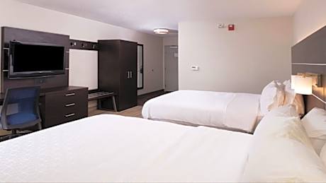 Queen Room with Two Queen Beds- Hearing Accessible Roll in Shower/Non-Smoking