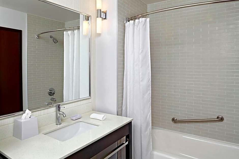 Four Points By Sheraton Edmonton Gateway