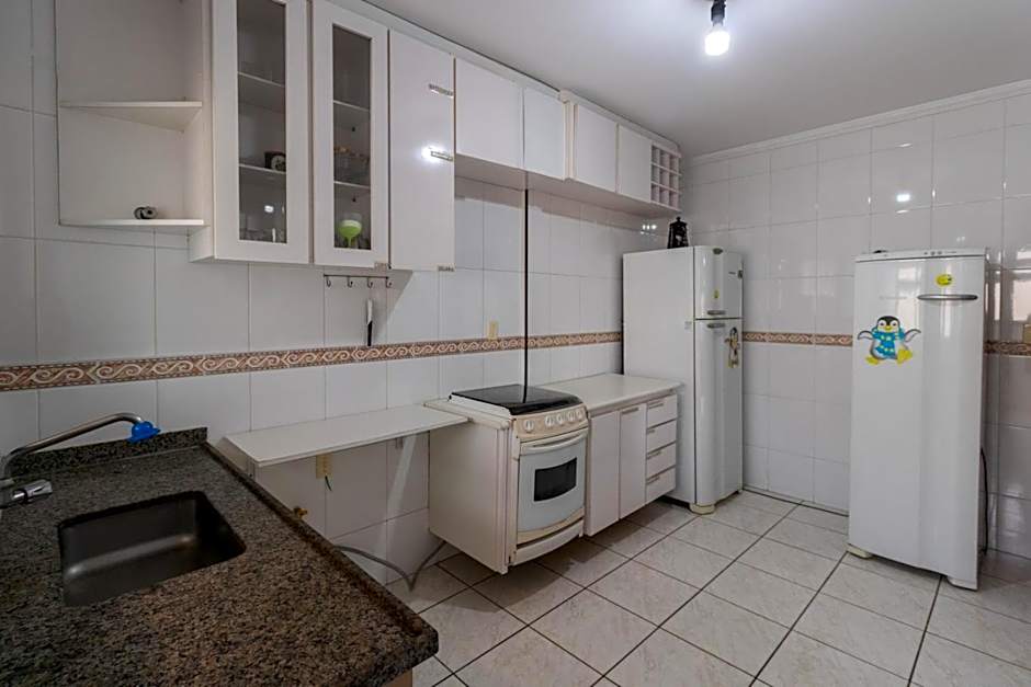 Apto com bela vista a 100m da Praia da Guilhermina