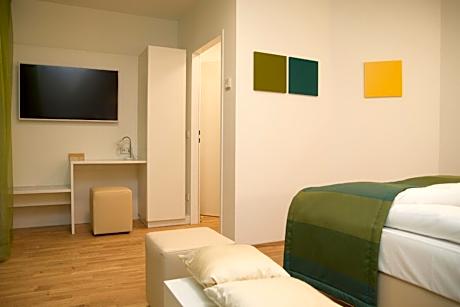 Deluxe Apartment with Balcony - Non-Smoking