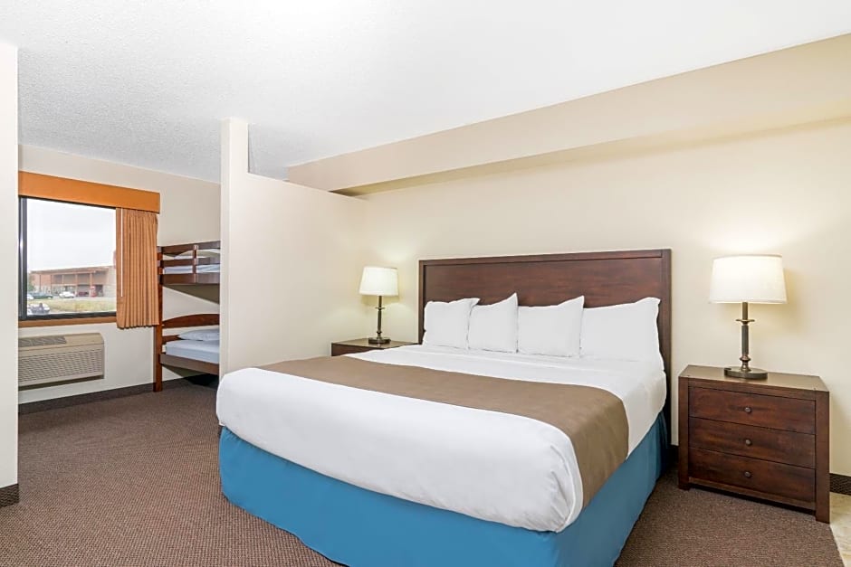 Days Inn & Suites by Wyndham Baxter Brainerd Area