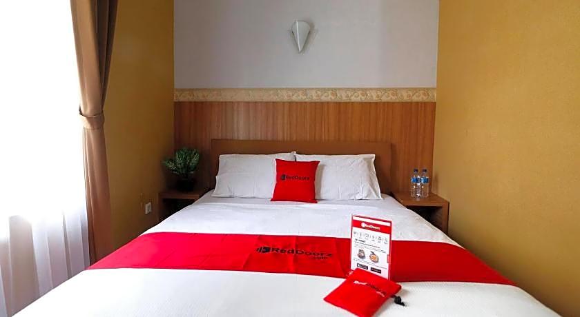 RedDoorz Plus near Undip Tembalang