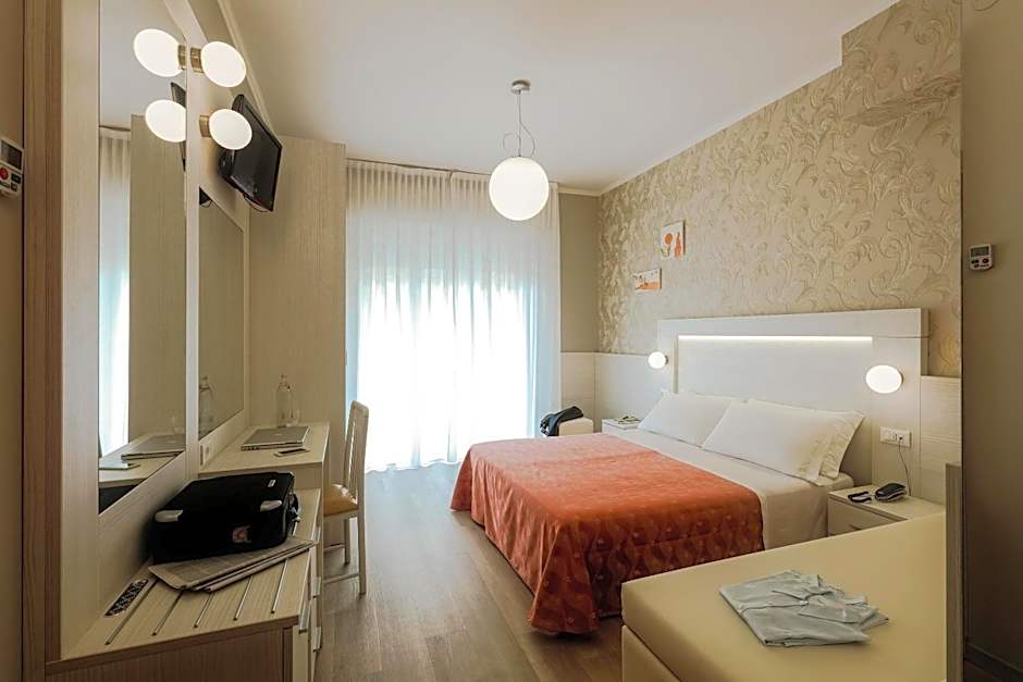 Hotel Ombretta Mare