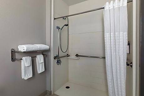 Deluxe King Room - Hearing Accessible with Bath Tub/Non-Smoking