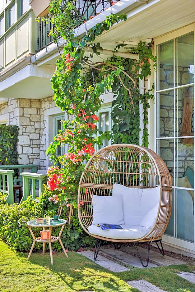 Palas Alacatı - Adult Only