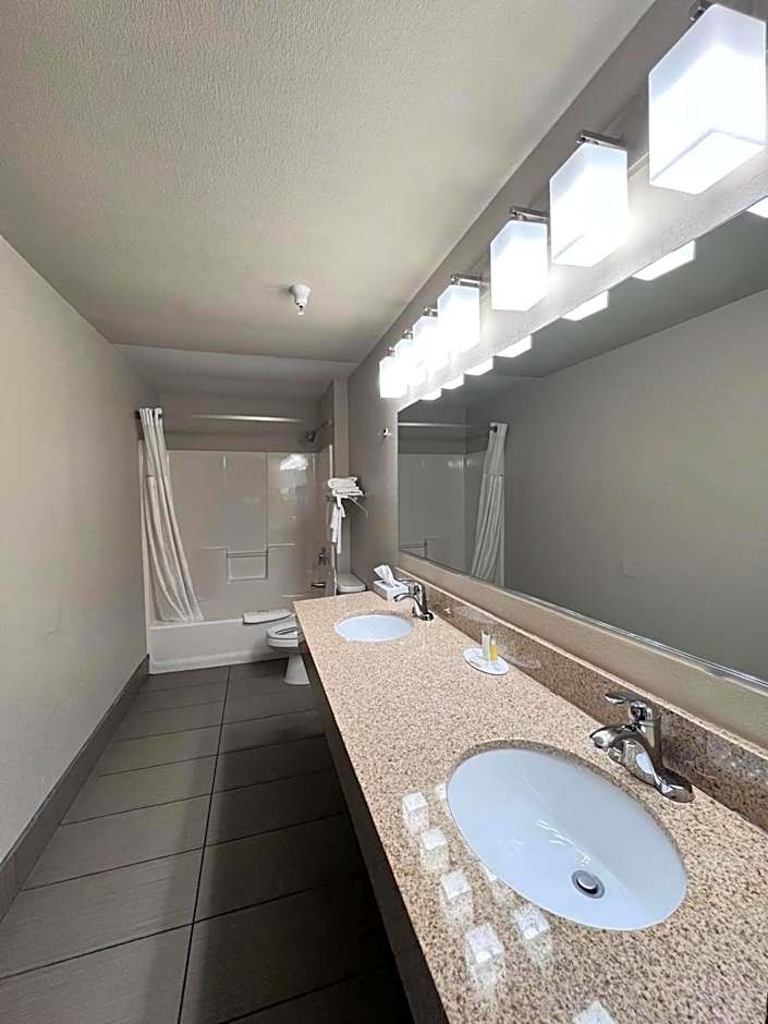 Ramada by Wyndham Platte City KCI Airport