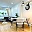 3BR Modern Home - Near SkyTrain - Free Parking & Pet Friendly