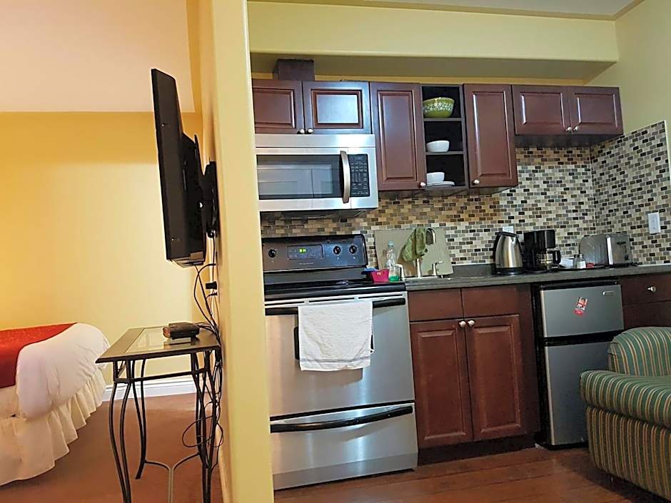 Bayside Inn & Waterfront Suites