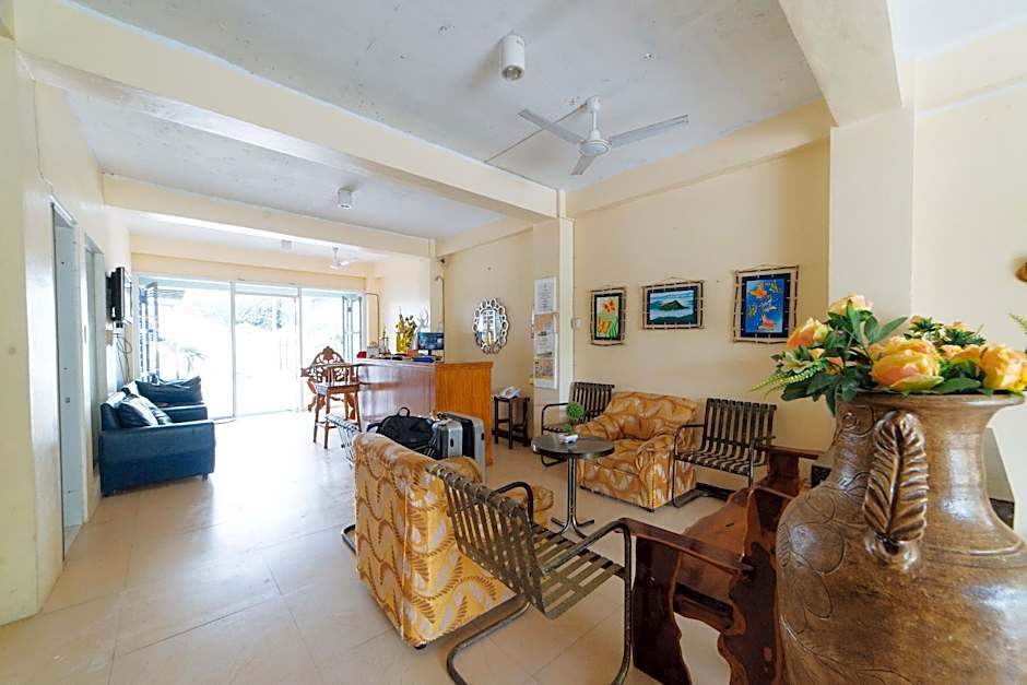 RedDoorz @ Old Buswang Road