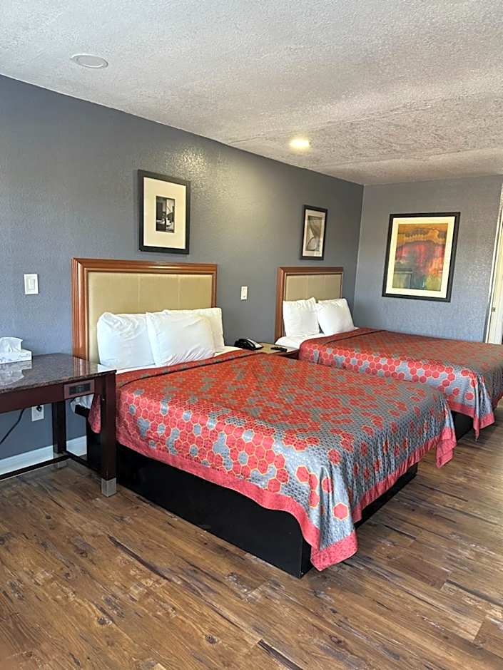 Fireside Inn By The Beach Boardwalk & Bowling