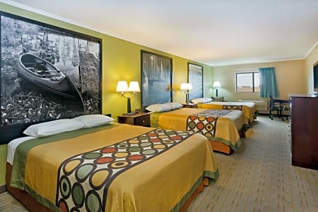 Superior Queen Room with Three Queen Beds - Non-Smoking