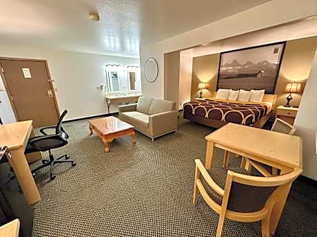 Deluxe King Suite