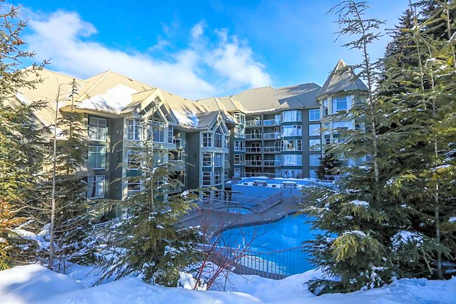 The Woodrun Lodge by Whiski Jack