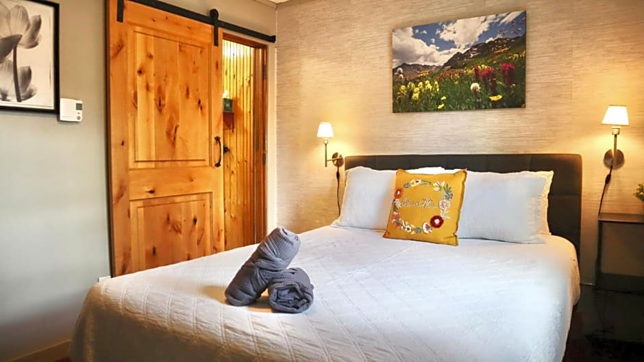 Fireside Inn & Hostel