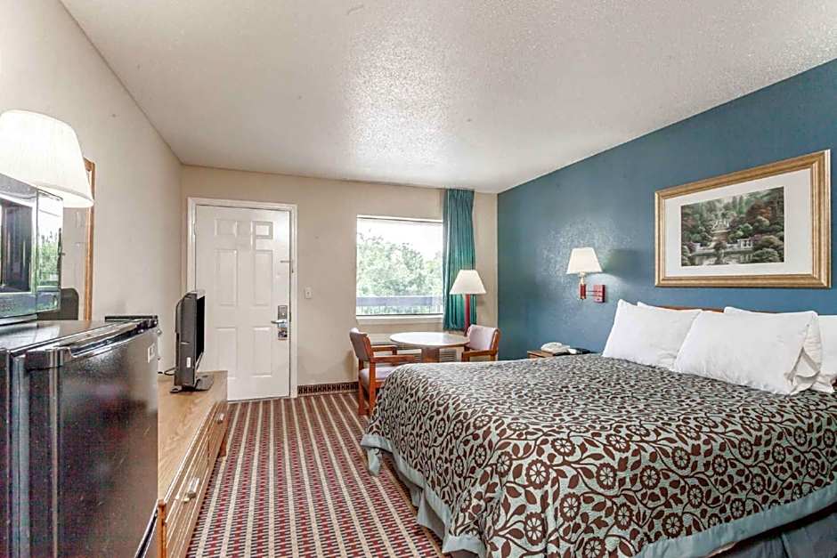 Days Inn By Wyndham Nashville North/Opryland Area