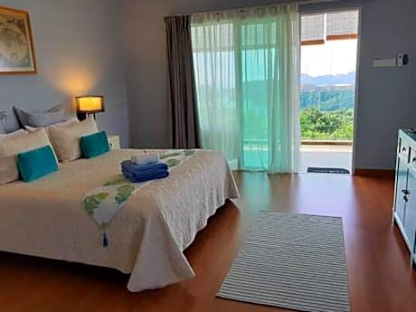 Deluxe Double Room with Balcony and Sea View