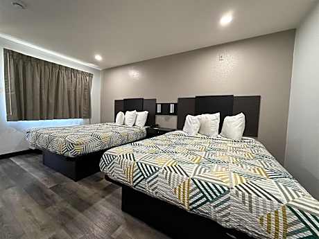 Deluxe Queen Room with Two Queen Beds - Smoking