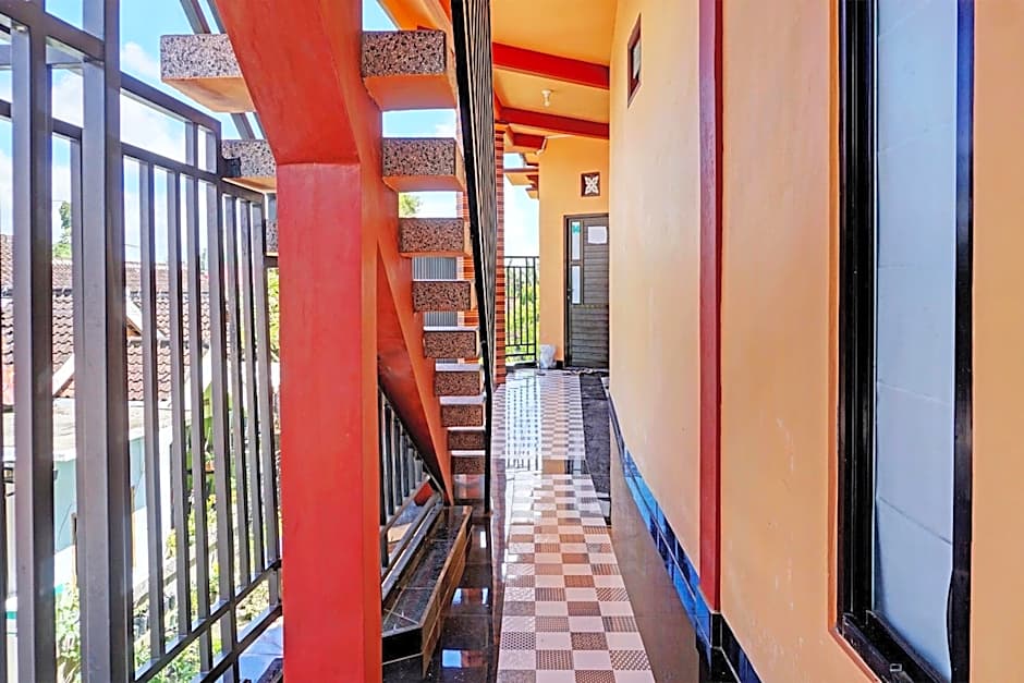 OYO Life 92353 Purnama Syariah Guest House