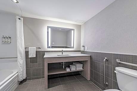 King Suite - Disability Access