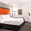 La Quinta Inn & Suites by Wyndham Champaign