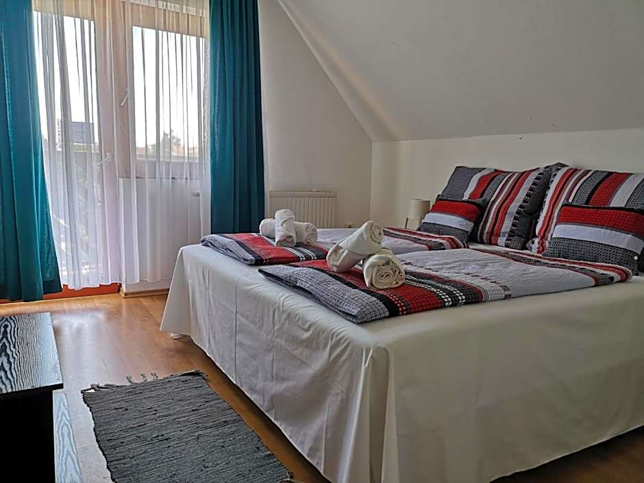 Parton Hotel & Bowling