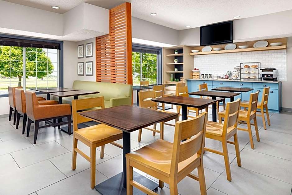 Country Inn & Suites by Radisson, Big Flats (Elmira), NY