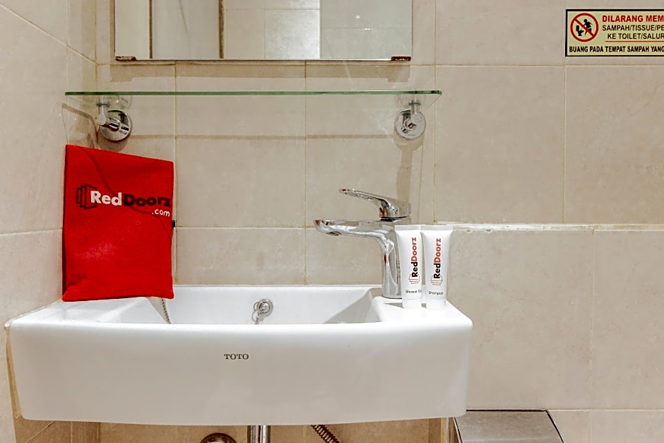 RedDoorz Syariah Plus @ Jatibening