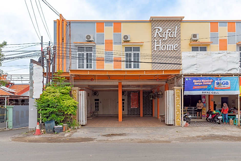 Urbanview Hotel Rifal Home Tegal