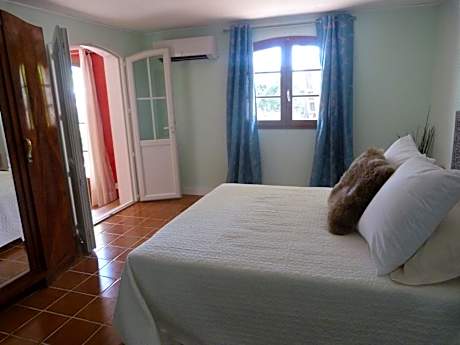 Triple Room with Private Bathroom