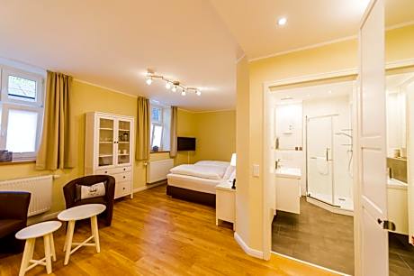 Apartment with Shower