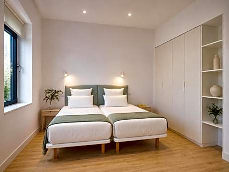 Deluxe Queen Suite
