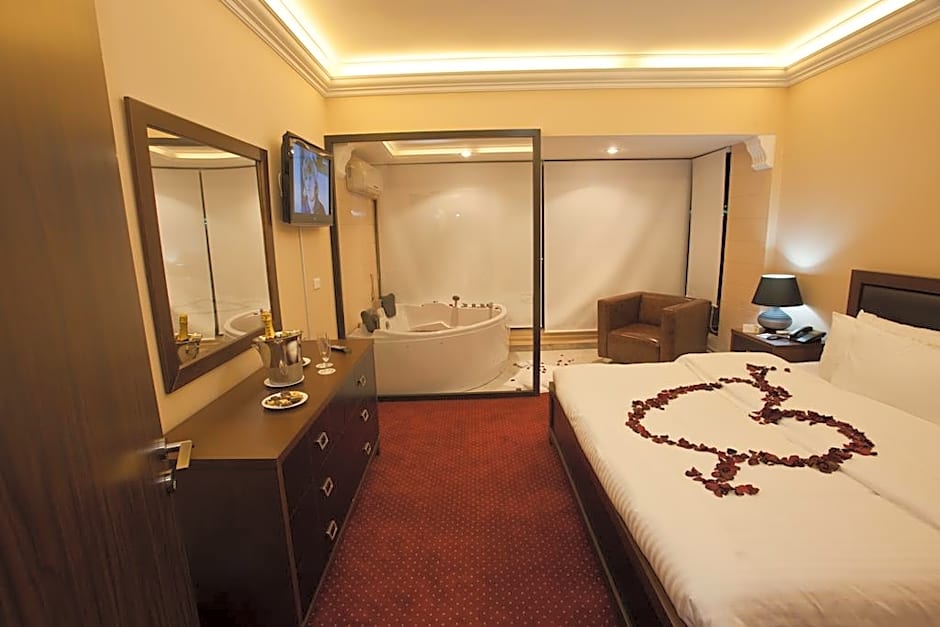 Queens Land Hotel