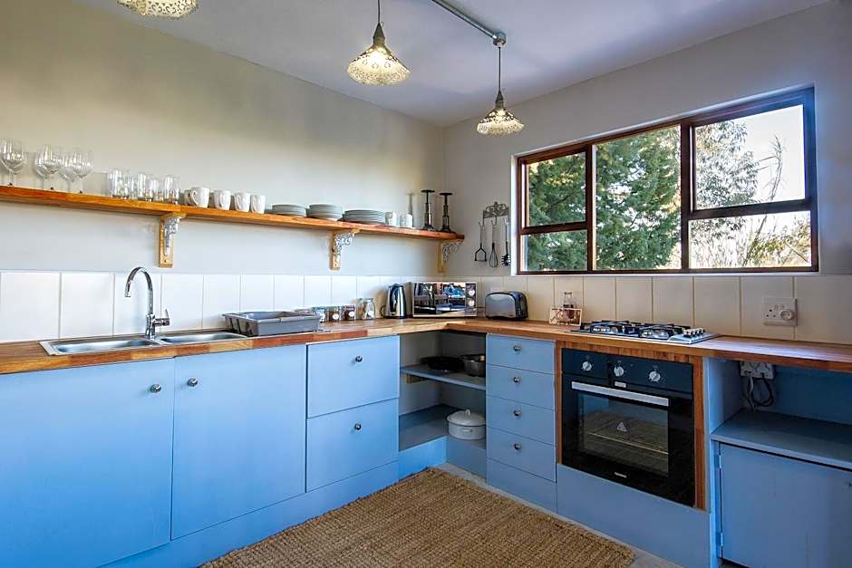 A Hilltop Country Retreat