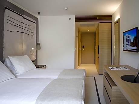 Deluxe Double Room with Sea View and Balcony