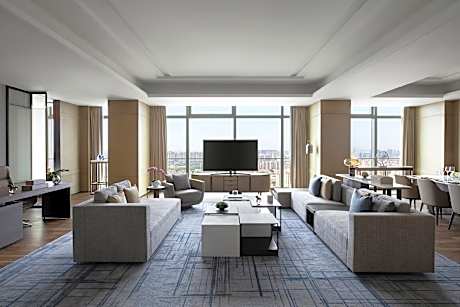 concierge lounge access, 1 bedroom vice presidential suite, 1 king, city view