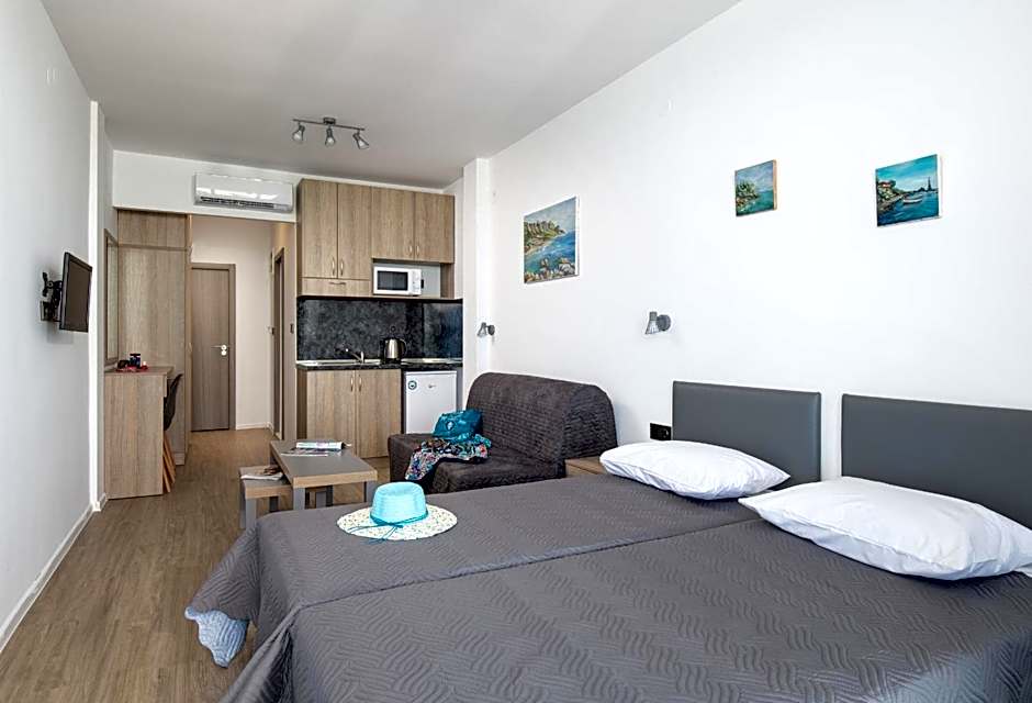 Grand Dodo's Triada Seaview Studios