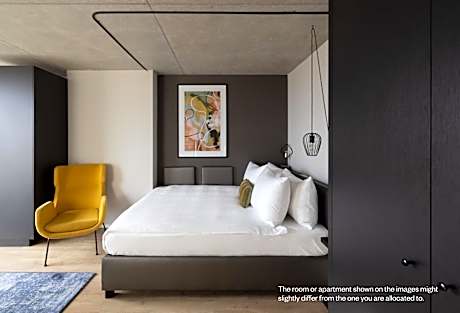 Large Studio with Kitchen