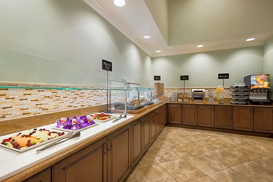 Embassy Suites By Hilton Savannah