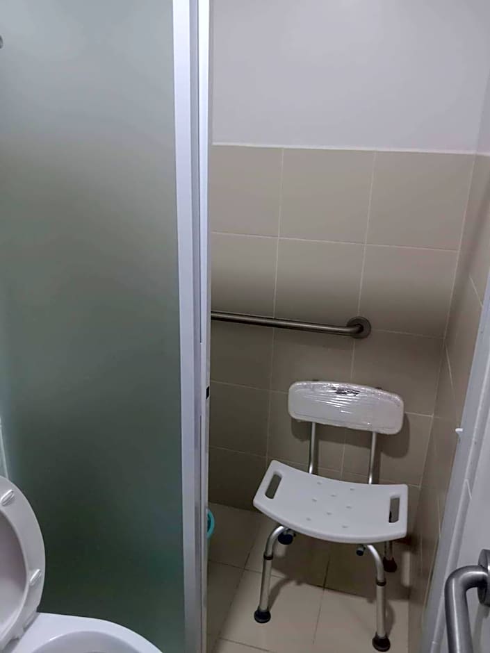 2 BR Loop Tower 1524