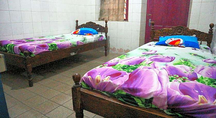 OYO Life 1972 Aman Family Inn Syariah