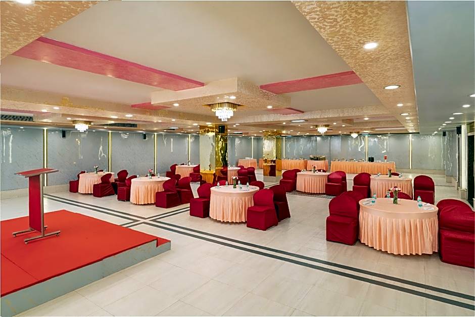 Foxoso Taj View Hotel