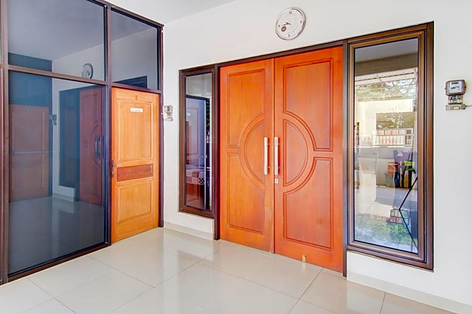 OYO Life 89990 Kost Waterfront 75 Sub